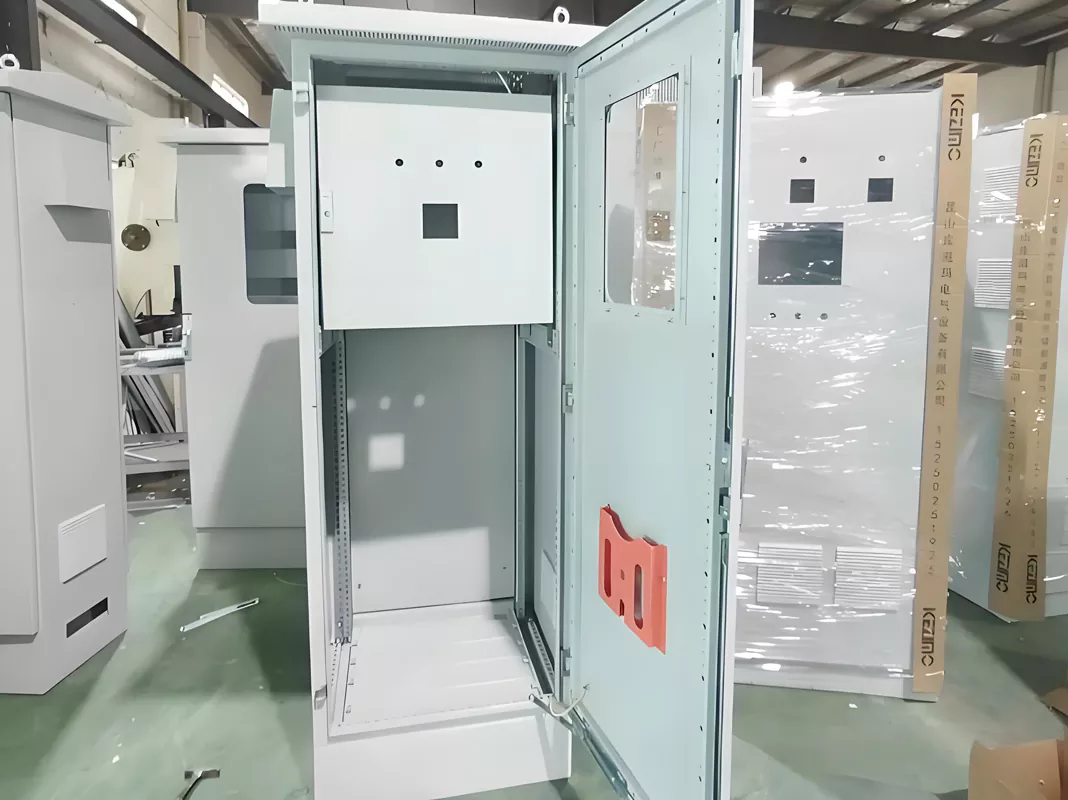 Как мрежовият шкаф подобрява вашата ИТ инфраструктура?