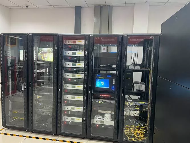 Как шкафът със слаб ток подобрява системната интеграция?